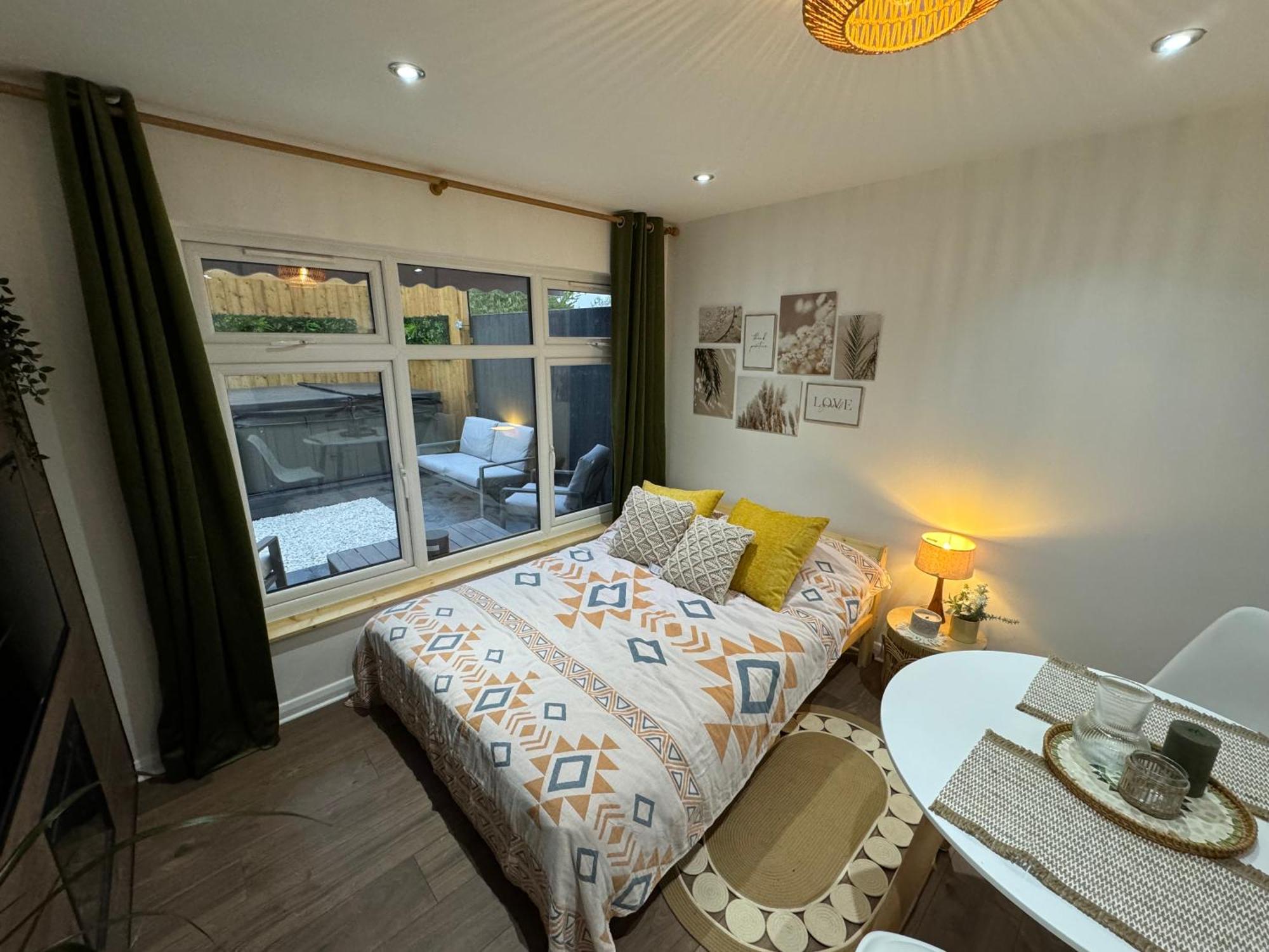Апартаменты Wild & Free Hot Tub Retreat Дартфорд Экстерьер фото