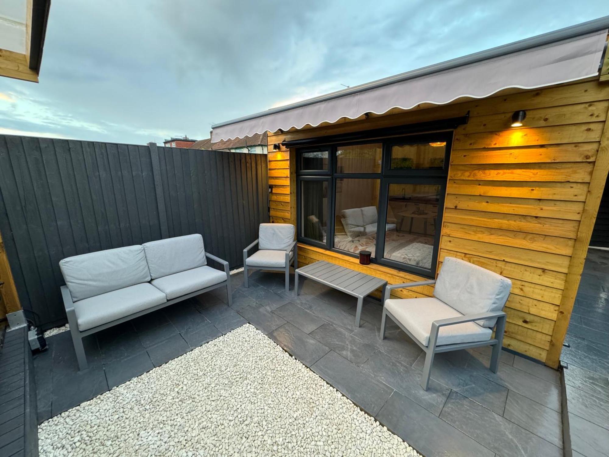 Апартаменты Wild & Free Hot Tub Retreat Дартфорд Экстерьер фото