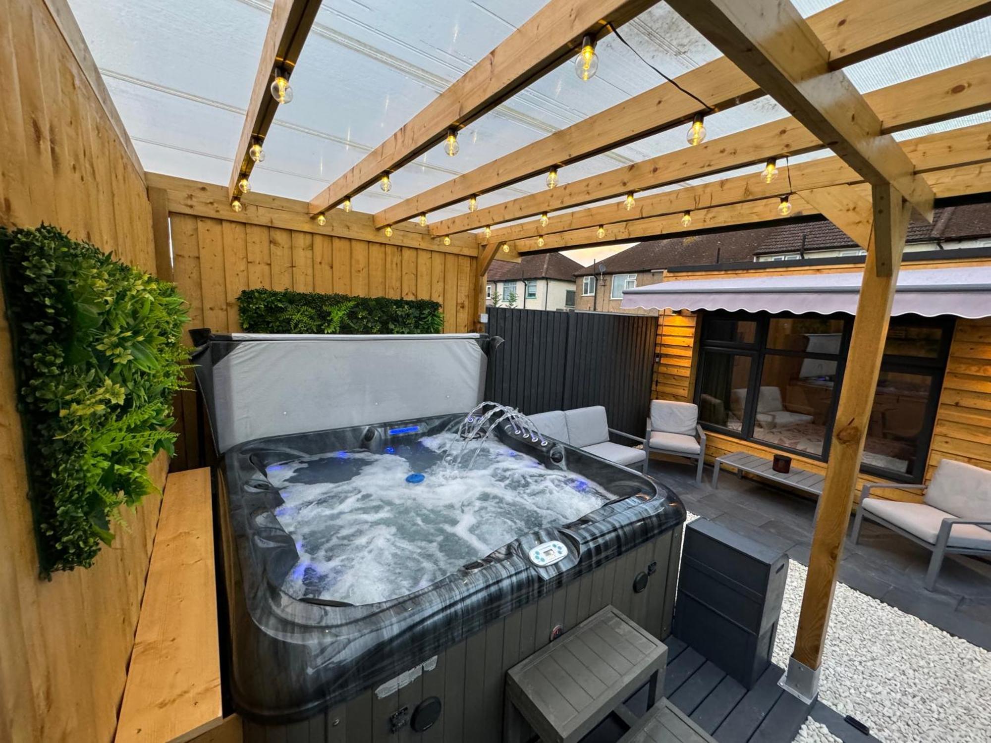 Апартаменты Wild & Free Hot Tub Retreat Дартфорд Экстерьер фото